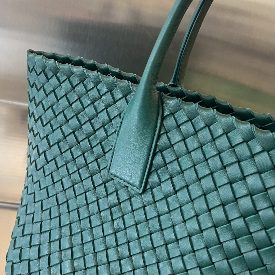 Small Cabat Intreccio Leather Tote Emerald Green